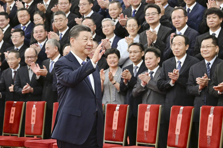 習近平在接見探月工程嫦娥六號任務參研參試人員代表時發表重要講話強調 再接再厲乘勢而上 加快建設航天強國